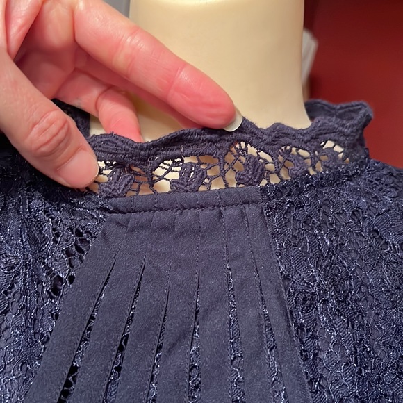 EUC Navy Chico’s lace blouse - Picture 2 of 16